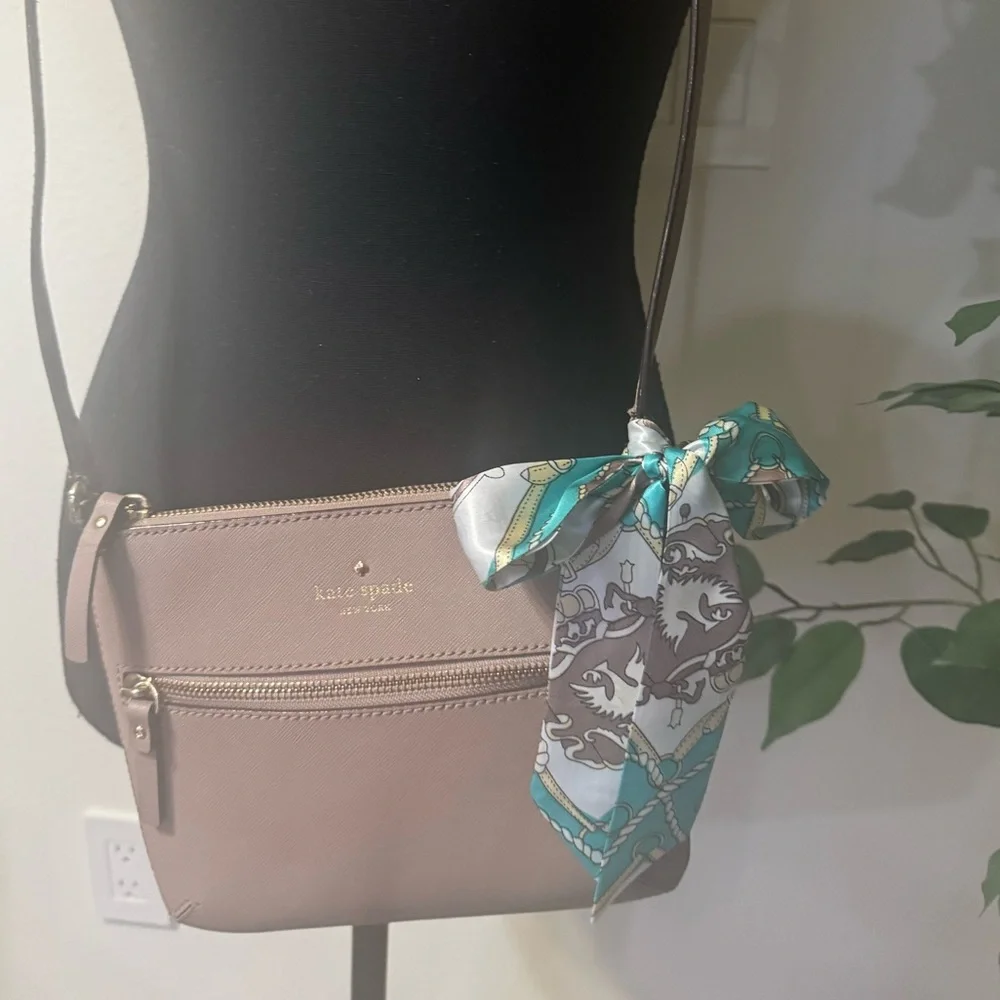 Kate Spade Laurel Way Crossbody – Taupe | EUC